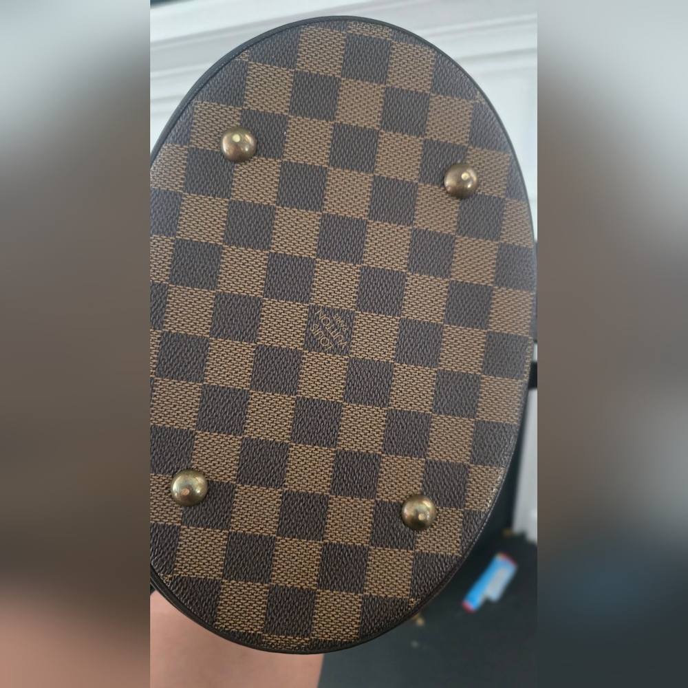LV Damier Bucket Tote - Picture 3 of 6